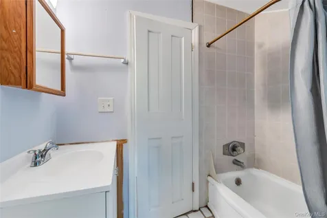 26 Berry Lane Hicksville NY 11801