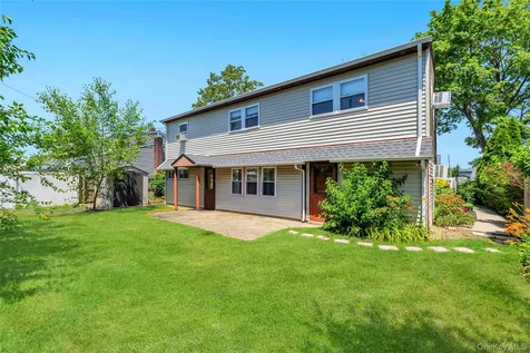 26 Berry Lane Hicksville NY 11801
