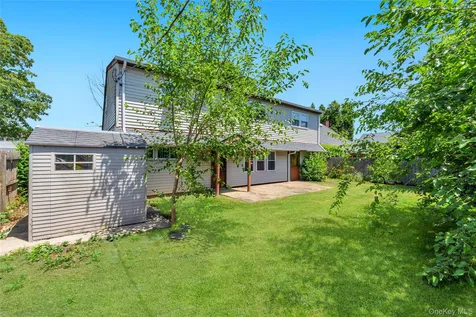 26 Berry Lane Hicksville NY 11801