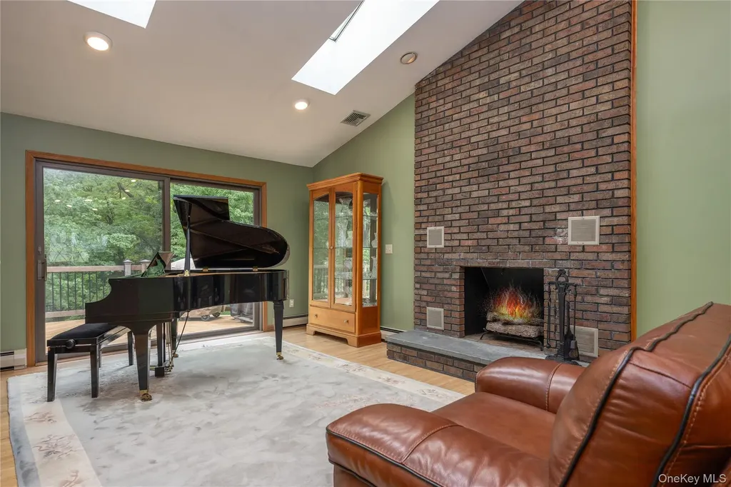 268 W Central Avenue Pearl River NY 10965