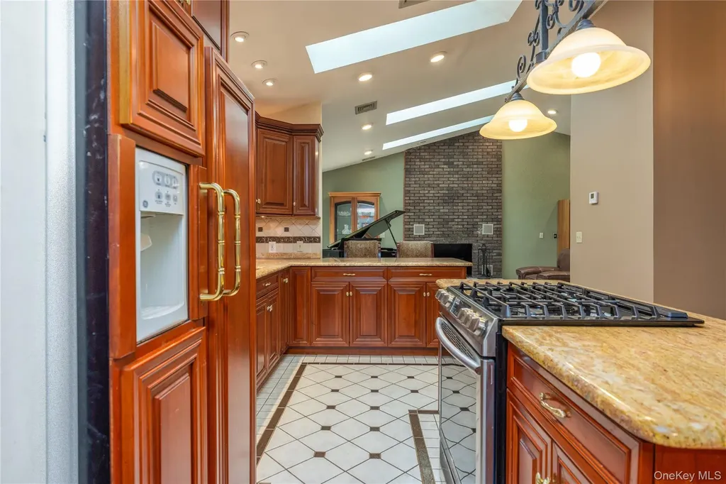 268 W Central Avenue Pearl River NY 10965