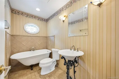 2 Briggs Street Hicksville NY 11801