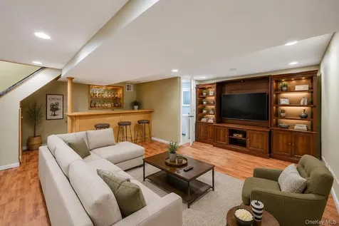 2 Briggs Street Hicksville NY 11801
