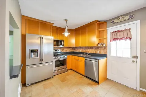2 Briggs Street Hicksville NY 11801
