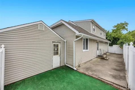 2 Briggs Street Hicksville NY 11801