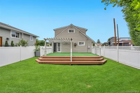 2 Briggs Street Hicksville NY 11801