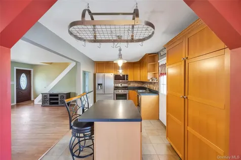 2 Briggs Street Hicksville NY 11801