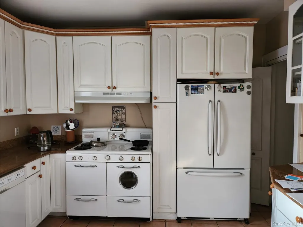 30-34 85th Street East Elmhurst NY 11370