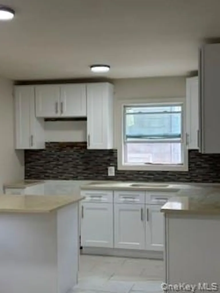 84 N 17th Street Wheatley Heights NY 11798