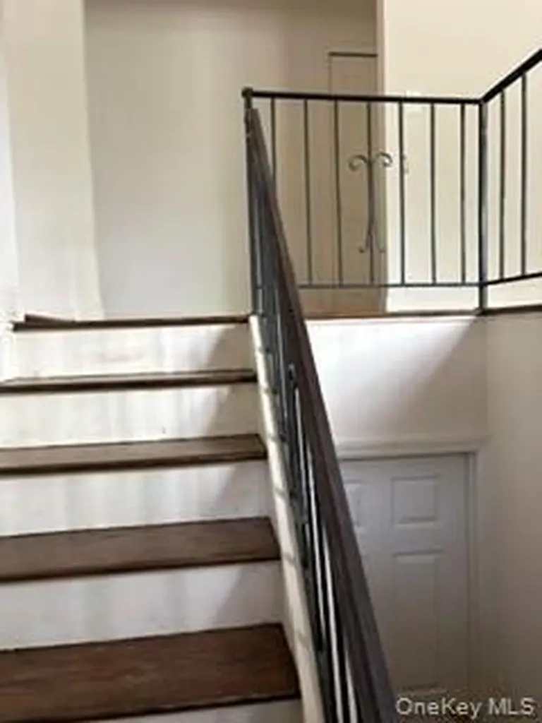 84 N 17th Street Wheatley Heights NY 11798