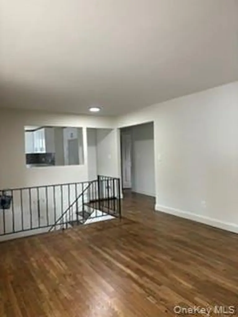 84 N 17th Street Wheatley Heights NY 11798