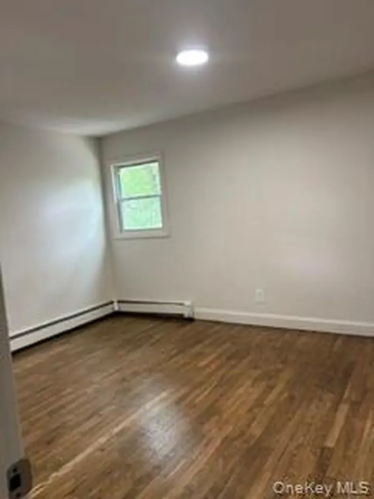 84 N 17th Street Wheatley Heights NY 11798