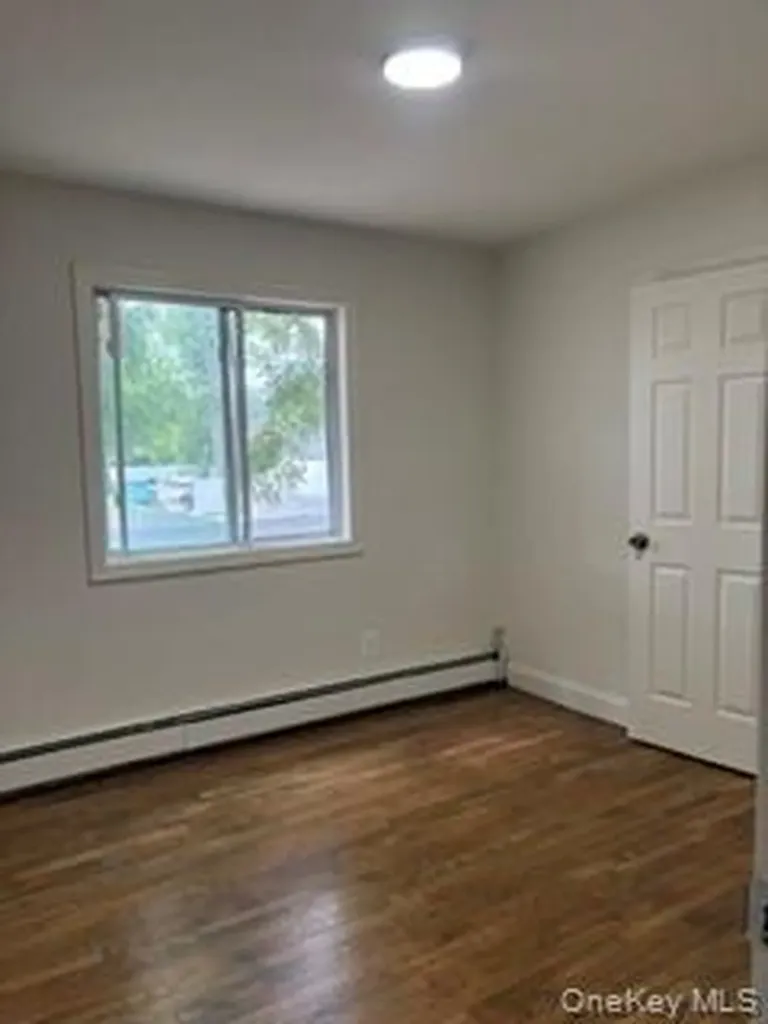 84 N 17th Street Wheatley Heights NY 11798