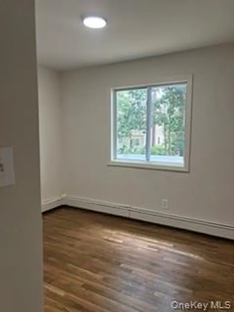 84 N 17th Street Wheatley Heights NY 11798