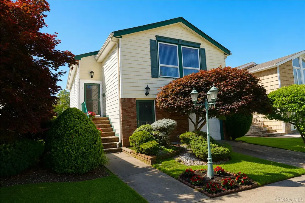 47 Stanley Circle Staten Island NY 10308