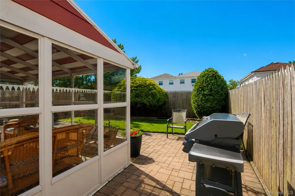 47 Stanley Circle Staten Island NY 10308