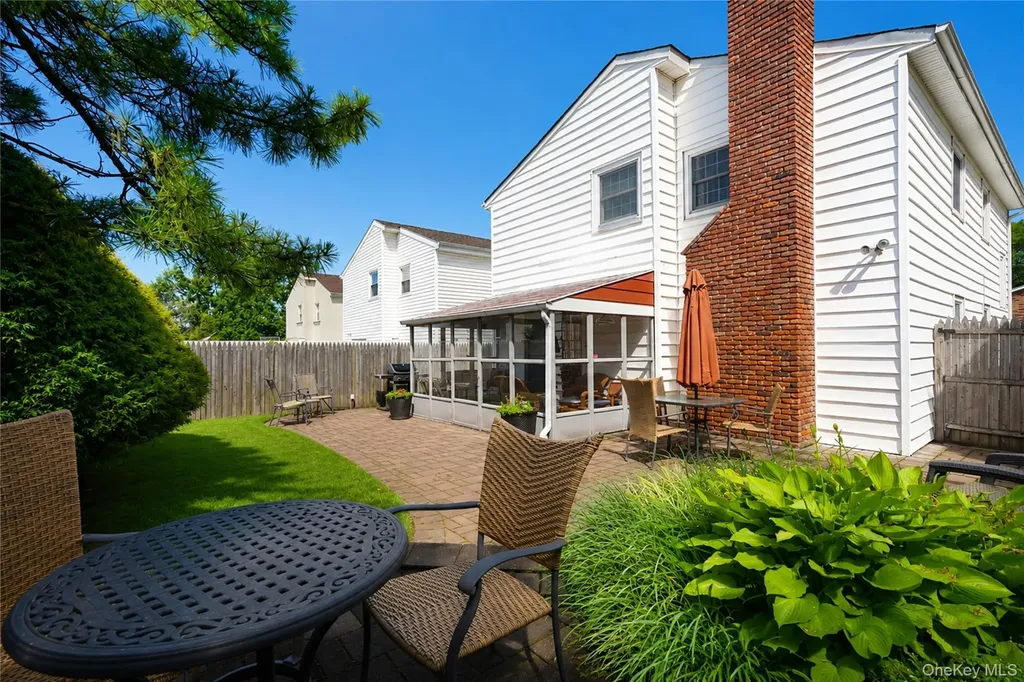 47 Stanley Circle Staten Island NY 10308