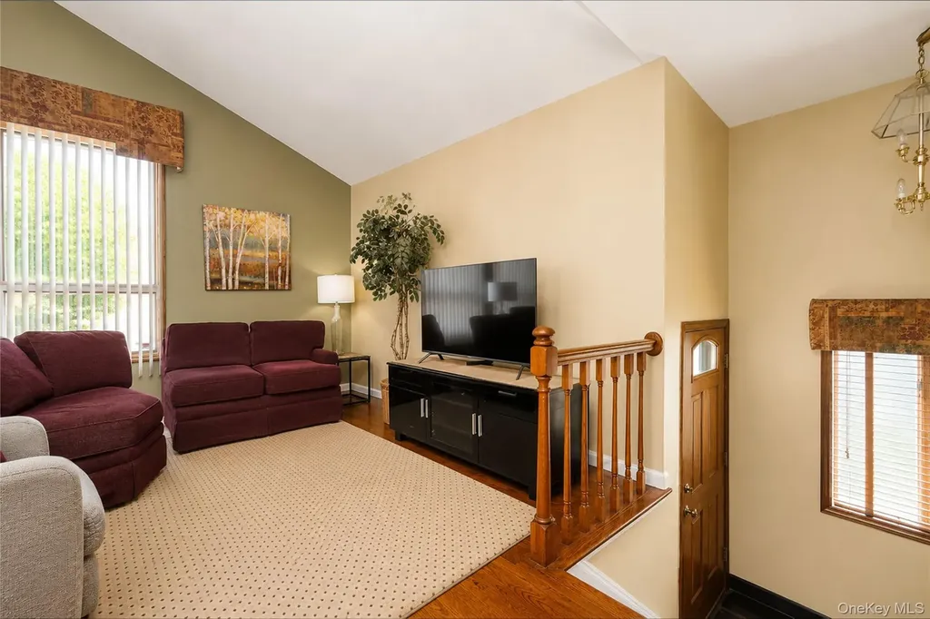 47 Stanley Circle Staten Island NY 10308