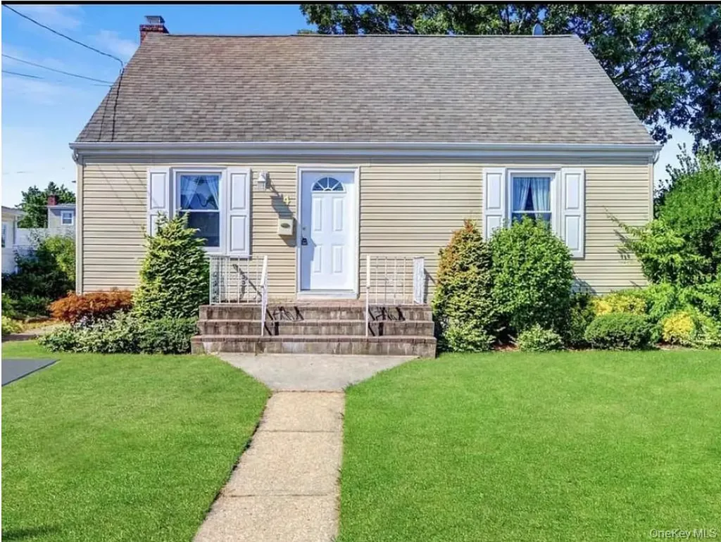 4 West Court Bethpage NY 11714