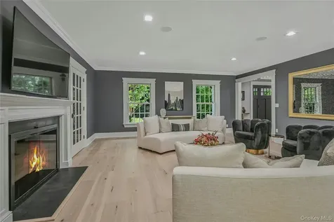 192 Burtis Lane Muttontown NY 11791