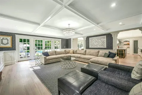 192 Burtis Lane Muttontown NY 11791
