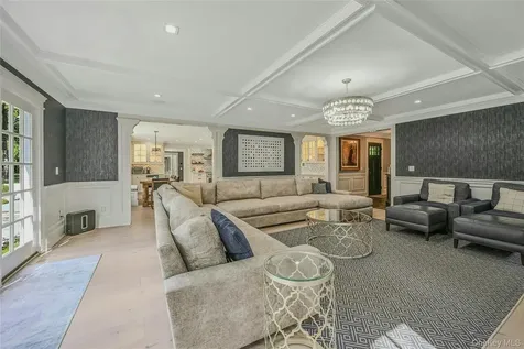 192 Burtis Lane Muttontown NY 11791