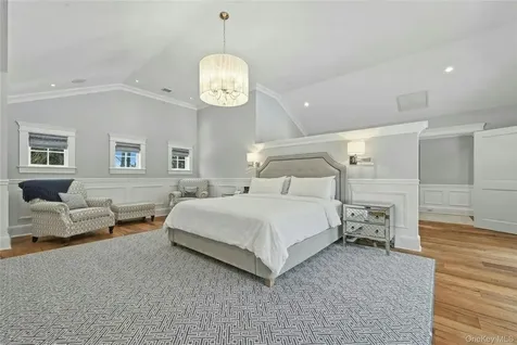 192 Burtis Lane Muttontown NY 11791