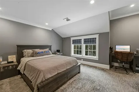 192 Burtis Lane Muttontown NY 11791