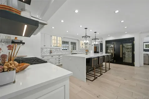 192 Burtis Lane Muttontown NY 11791