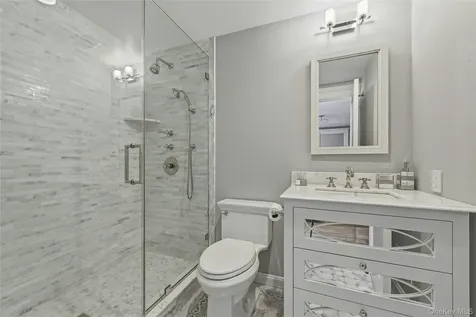 192 Burtis Lane Muttontown NY 11791