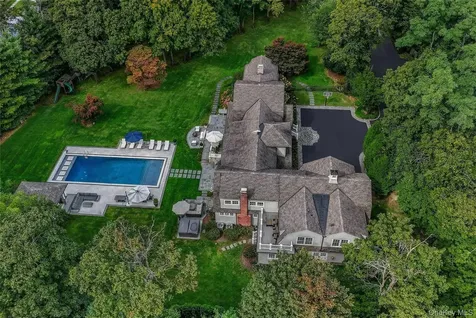 192 Burtis Lane Muttontown NY 11791