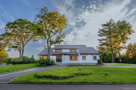 6 Clearmeadow Court Woodbury NY 11797