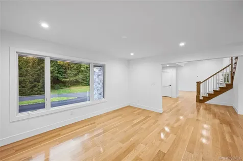 6 Clearmeadow Court Woodbury NY 11797