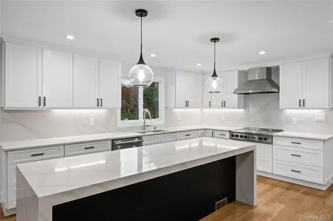 6 Clearmeadow Court Woodbury NY 11797