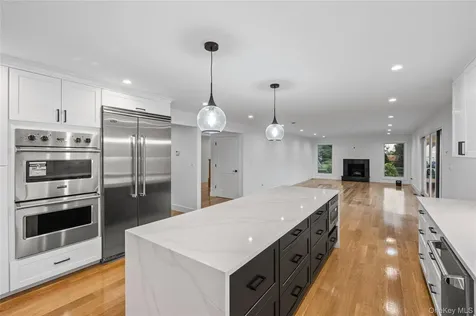 6 Clearmeadow Court Woodbury NY 11797
