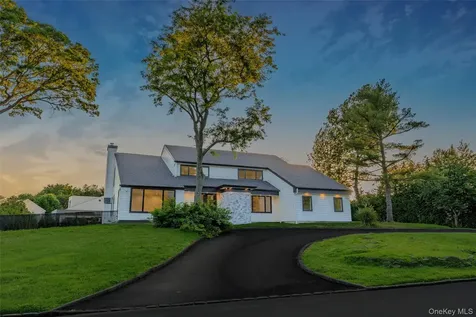 6 Clearmeadow Court Woodbury NY 11797