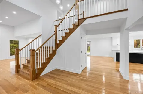 6 Clearmeadow Court Woodbury NY 11797