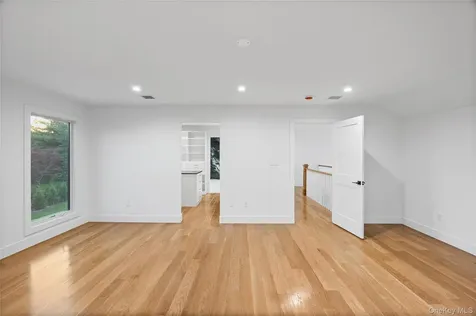 6 Clearmeadow Court Woodbury NY 11797
