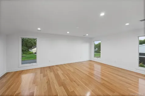 6 Clearmeadow Court Woodbury NY 11797