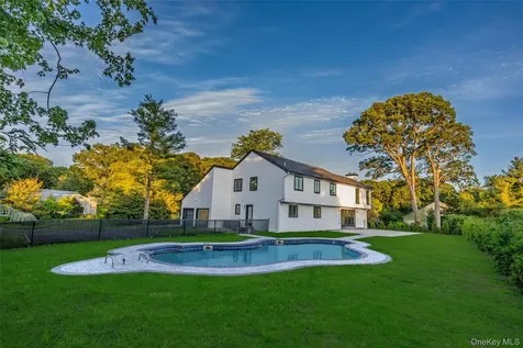 6 Clearmeadow Court Woodbury NY 11797