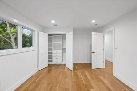 6 Clearmeadow Court Woodbury NY 11797