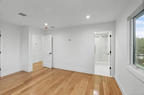 6 Clearmeadow Court Woodbury NY 11797