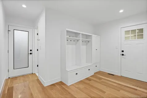 6 Clearmeadow Court Woodbury NY 11797