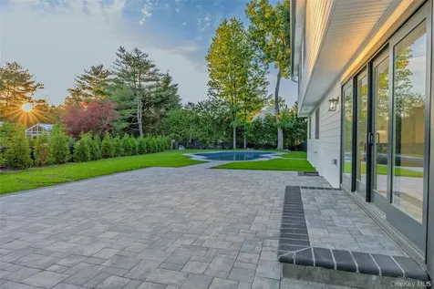 6 Clearmeadow Court Woodbury NY 11797