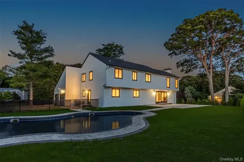 6 Clearmeadow Court Woodbury NY 11797