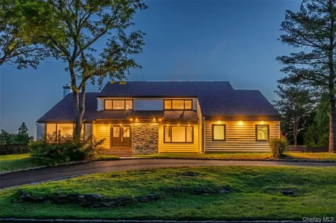 6 Clearmeadow Court Woodbury NY 11797