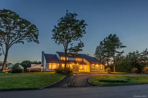 6 Clearmeadow Court Woodbury NY 11797