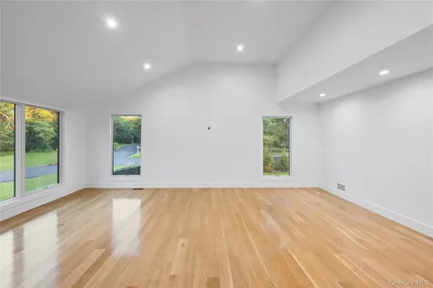6 Clearmeadow Court Woodbury NY 11797
