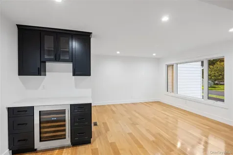 6 Clearmeadow Court Woodbury NY 11797