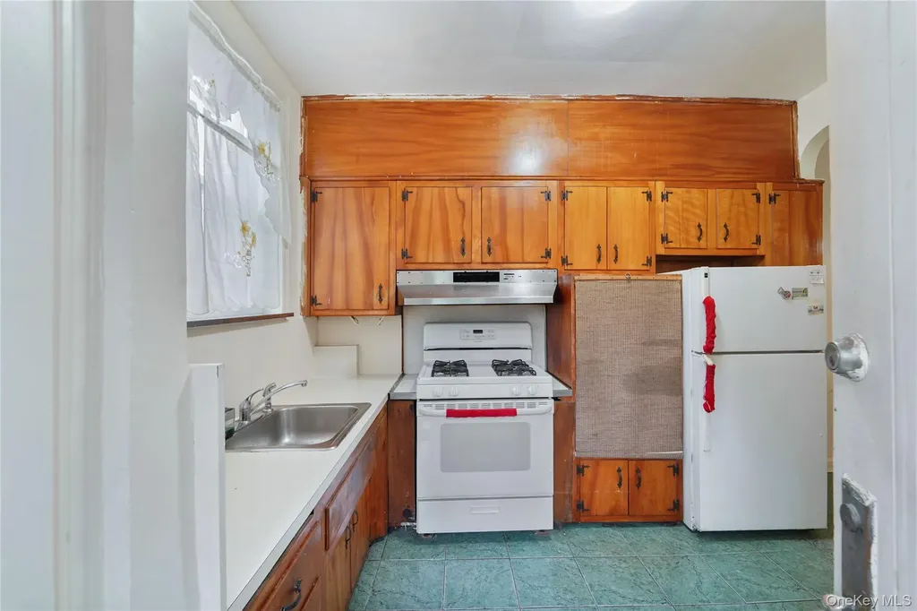 1402 E 37th Street Brooklyn NY 11210
